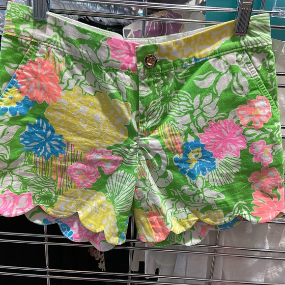 Lilly Pulitzer shorts - Picture 1 of 3
